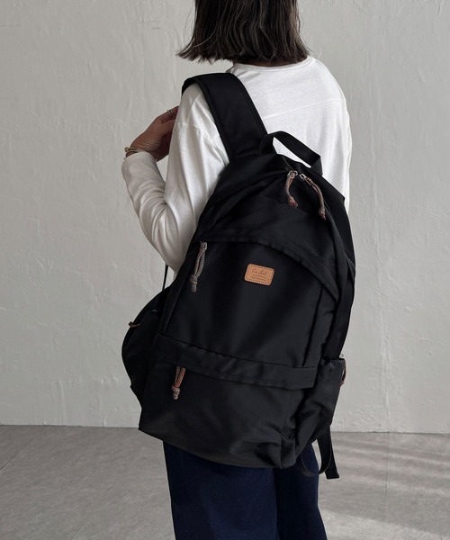 LBC(エルビーシー)の「10ポケットBIGリュック(バックパック/リュック・レディース・グレイッシュベージュ/ブラック/キャメル/ブルー系その他/カーキ・FREE)」の1枚目の写真