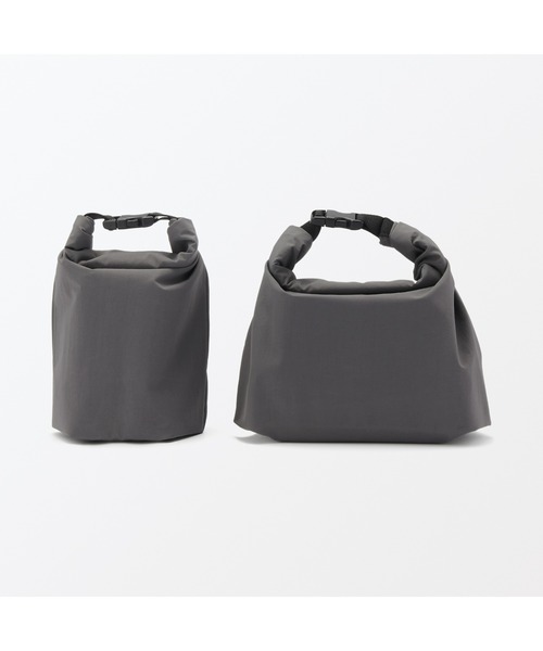 無印良品（ムジルシリョウヒン）の「高さが変えられる　ランチバッグ　ロールトップタイプ　大（エコバッグ/サブバッグ・メンズ・ベージュ/ブルー系/グレー・FREE）」の12枚目の写真