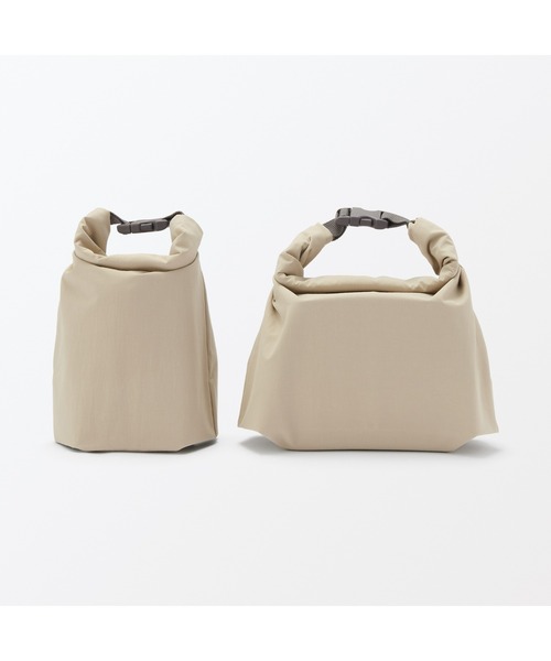 無印良品（ムジルシリョウヒン）の「高さが変えられる　ランチバッグ　ロールトップタイプ　大（エコバッグ/サブバッグ・メンズ・ベージュ/ブルー系/グレー・FREE）」の21枚目の写真