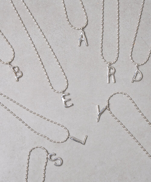 BEARDSLEY（ビアズリー）の「イニシャルネックレス(S)（ネックレス・レディース・シルバー・FREE）」の4枚目の写真