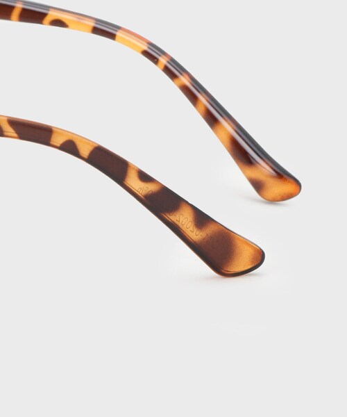 OPAQUE.CLIP（オペークドットクリップ）の「ボストンフレーム クリアレンズメガネ＆サングラス（サングラス・レディース・オフホワイト/ブラック/カーキ/ダークブラウン・00）」の7枚目の写真