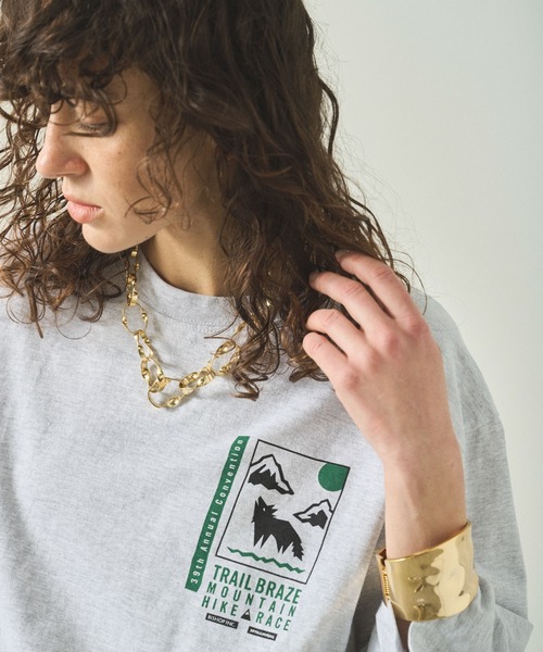 kha:ki(カーキ)の「「KHA:KI / カーキ」 7TH TEE -TRAILBRAZE- 7TH TEE -TRAILBRAZE-(Tシャツ/カットソー・レディース・アッシュグレー/ホワイト・1)」の4枚目の写真