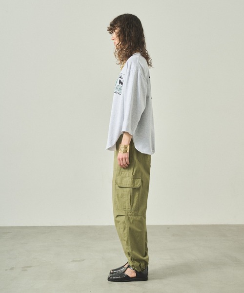 kha:ki(カーキ)の「「KHA:KI / カーキ」 7TH TEE -TRAILBRAZE- 7TH TEE -TRAILBRAZE-(Tシャツ/カットソー・レディース・アッシュグレー/ホワイト・1)」の9枚目の写真