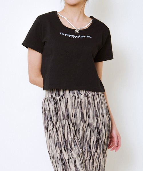 GORGE(ゴージ)の「《チョーカー風ネックレス付き》レディース ロゴTシャツ ショート丈 半袖 バタフライネックレス 春夏秋(Tシャツ/カットソー・レディース・ブラック/グレー/オフホワイト・F)」の4枚目の写真