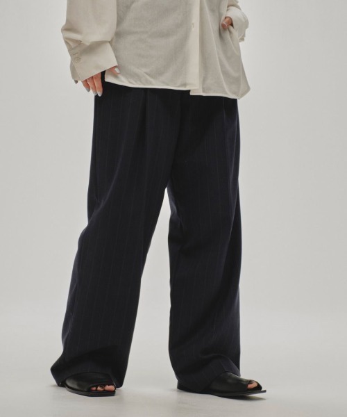 TODAYFUL(トゥデイフル)の「TODAYFUL Stripe Tuck Trousers 12510702(スラックス・レディース・インディゴブルー・36/38)」の1枚目の写真