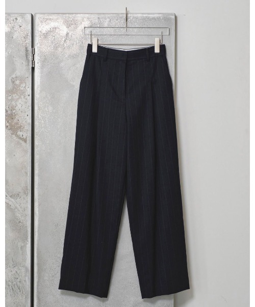 TODAYFUL(トゥデイフル)の「TODAYFUL Stripe Tuck Trousers 12510702(スラックス・レディース・インディゴブルー・36/38)」の5枚目の写真