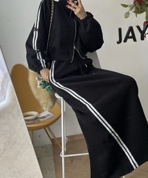 LETee（レティー）の「サイドラインで脚長魅せ！大人ストリートに決まるセットアップ（セットアップ）」