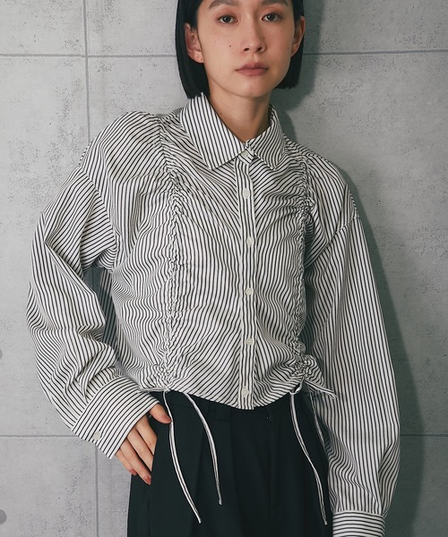 ANOTHER S(アナザーエス)の「フロントシャーリングショートストライプブラウス(シャツ/ブラウス・レディース・ブルー系その他/ブラック×ホワイト/ピンク/ブルー/オフホワイト/ホワイト×ブラック・FREE)」の3枚目の写真