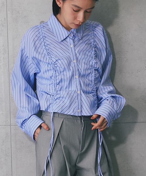 ANOTHER S(アナザーエス)の「フロントシャーリングショートストライプブラウス(シャツ/ブラウス・レディース・ブルー系その他/ブラック×ホワイト/ピンク/ブルー/オフホワイト/ホワイト×ブラック・FREE)」の5枚目の写真