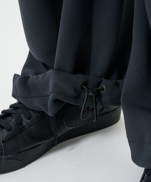 STUDIOUS（ステュディオス）の「【STUDIOUS】ESSENTIAL RELAX WIDE PANTS（カーゴパンツ・メンズ・ダークグレー/ブラック・1/2）」の21枚目の写真