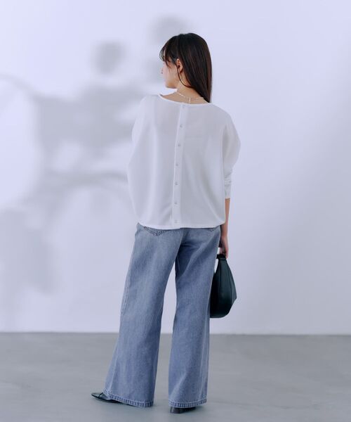 COHINA(コヒナ)の「カットジョーゼットドロストトップス 【低身長・小柄女性】(Tシャツ/カットソー・レディース・ベージュ/ホワイト/ネイビー・ONE SIZE)」の20枚目の写真