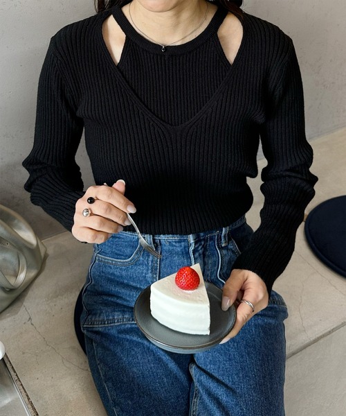 LE MORE(リモア)の「ショルダースリットデザインニット(ニット/セーター・レディース・アイボリー/ブラック・FREE)」の2枚目の写真