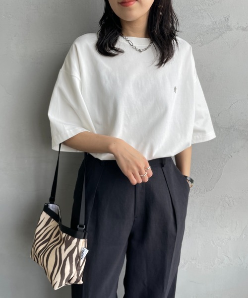 GYMPHLEX（ジムフレックス）の「[GYMPHLEX/ジムフレックス] ワンポイントロゴ刺繍 クルーネックTシャツ（Tシャツ/カットソー・レディース・ベージュ/チャコールグレー/オフホワイト・L/M）」の7枚目の写真
