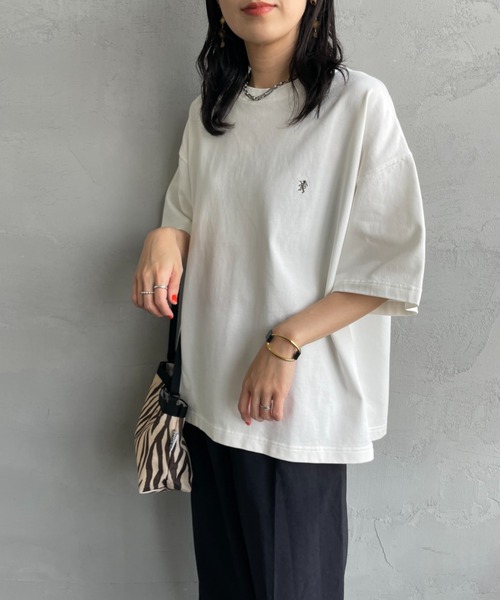 GYMPHLEX（ジムフレックス）の「[GYMPHLEX/ジムフレックス] ワンポイントロゴ刺繍 クルーネックTシャツ（Tシャツ/カットソー・レディース・ベージュ/チャコールグレー/オフホワイト・L/M）」の11枚目の写真