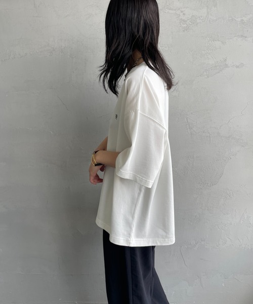 GYMPHLEX（ジムフレックス）の「[GYMPHLEX/ジムフレックス] ワンポイントロゴ刺繍 クルーネックTシャツ（Tシャツ/カットソー・レディース・ベージュ/チャコールグレー/オフホワイト・L/M）」の12枚目の写真