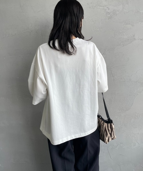 GYMPHLEX（ジムフレックス）の「[GYMPHLEX/ジムフレックス] ワンポイントロゴ刺繍 クルーネックTシャツ（Tシャツ/カットソー・レディース・ベージュ/チャコールグレー/オフホワイト・L/M）」の13枚目の写真