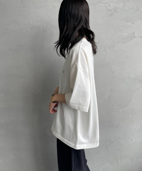 GYMPHLEX（ジムフレックス）の「[GYMPHLEX/ジムフレックス] ワンポイントロゴ刺繍 クルーネックTシャツ（Tシャツ/カットソー・レディース・ベージュ/チャコールグレー/オフホワイト・L/M）」の17枚目の写真