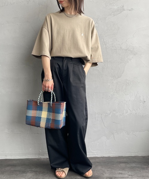 GYMPHLEX（ジムフレックス）の「[GYMPHLEX/ジムフレックス] ワンポイントロゴ刺繍 クルーネックTシャツ（Tシャツ/カットソー・レディース・ベージュ/チャコールグレー/オフホワイト・L/M）」の6枚目の写真