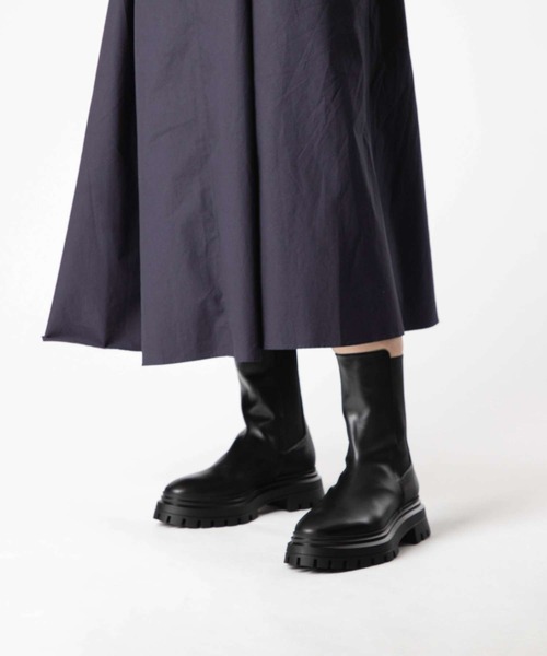 STUART WEITZMAN(スチュアートワイツマン)の「STUART WEITZMAN BEDFORD BOOT スチュアート・ワイツマン ベッドフォード サイドゴア ブーツ(ブーツ・レディース・ブラック・36/36.5/37/37.5/38)」の2枚目の写真