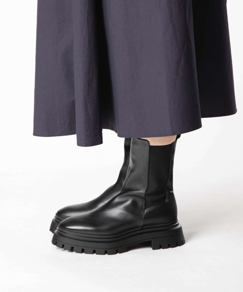 STUART WEITZMAN(スチュアートワイツマン)の「STUART WEITZMAN BEDFORD BOOT スチュアート・ワイツマン ベッドフォード サイドゴア ブーツ(ブーツ・レディース・ブラック・36/36.5/37/37.5/38)」の3枚目の写真