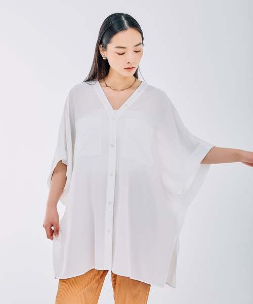 LEPSIM(レプシィム)の「VネックBIGシャツチュニックSS 327845(チュニック・レディース・チャコールグレー/オフホワイト/グレイッシュベージュ/グリーン・FREE)」の7枚目の写真