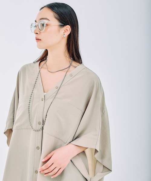LEPSIM(レプシィム)の「VネックBIGシャツチュニックSS 327845(チュニック・レディース・チャコールグレー/オフホワイト/グレイッシュベージュ/グリーン・FREE)」の12枚目の写真