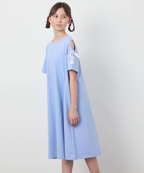 a.v.v（アーヴェヴェ）の「【ワンピース人気NO1/毛玉になりにくい】[140-150]オフショルレースアップワンピース（ワンピース・キッズ・ライトブルー/ライトピンク/ブラック/ライラック/ブルー・140/150）」の2枚目の写真