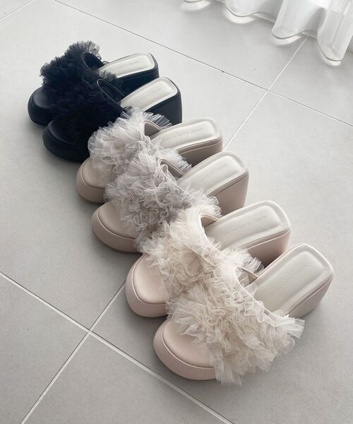 MAJESTIC LEGON(マジェスティックレゴン)の「ボリュームフリルサンダル(サンダル・レディース・ブラック/アイボリー/グレイッシュベージュ・SMALL/MEDIUM/LARGE/X-LARGE)」の18枚目の写真