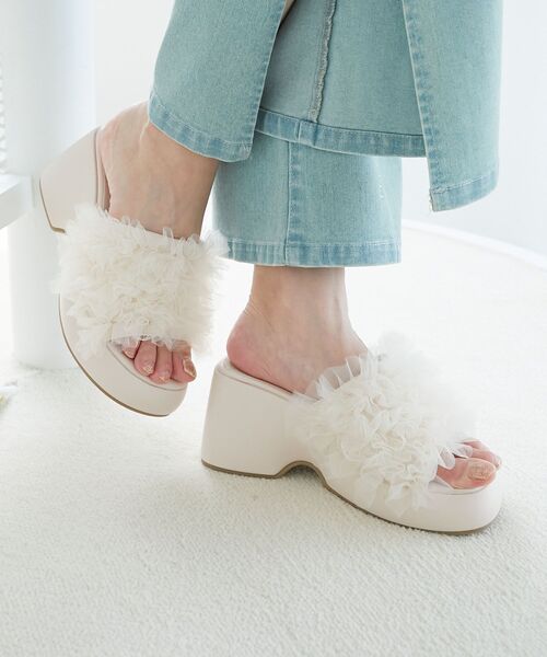 MAJESTIC LEGON(マジェスティックレゴン)の「ボリュームフリルサンダル(サンダル・レディース・ブラック/アイボリー/グレイッシュベージュ・SMALL/MEDIUM/LARGE/X-LARGE)」の19枚目の写真