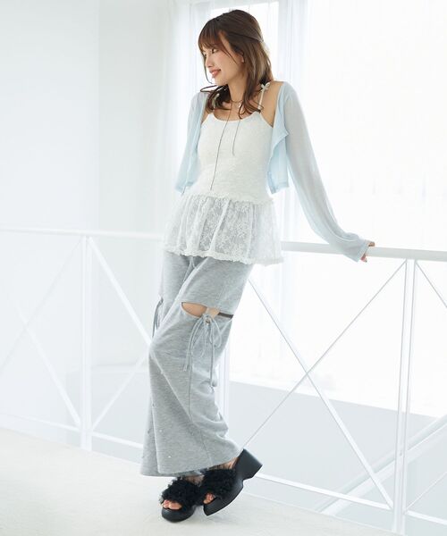 MAJESTIC LEGON(マジェスティックレゴン)の「ボリュームフリルサンダル(サンダル・レディース・ブラック/アイボリー/グレイッシュベージュ・SMALL/MEDIUM/LARGE/X-LARGE)」の4枚目の写真