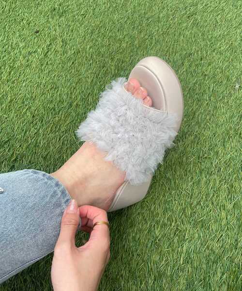 MAJESTIC LEGON(マジェスティックレゴン)の「ボリュームフリルサンダル(サンダル・レディース・ブラック/アイボリー/グレイッシュベージュ・SMALL/MEDIUM/LARGE/X-LARGE)」の6枚目の写真