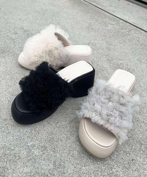 MAJESTIC LEGON(マジェスティックレゴン)の「ボリュームフリルサンダル(サンダル・レディース・ブラック/アイボリー/グレイッシュベージュ・SMALL/MEDIUM/LARGE/X-LARGE)」の8枚目の写真