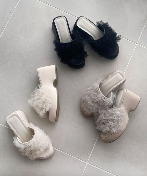 MAJESTIC LEGON(マジェスティックレゴン)の「ボリュームフリルサンダル(サンダル・レディース・ブラック/アイボリー/グレイッシュベージュ・SMALL/MEDIUM/LARGE/X-LARGE)」の9枚目の写真