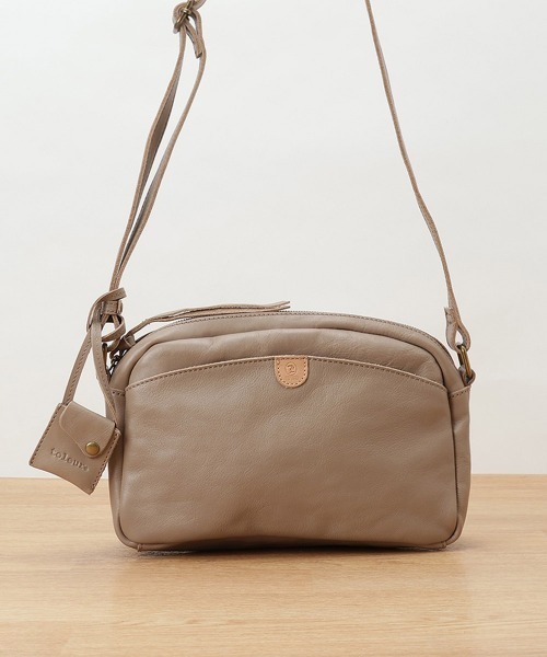 toleur(トーラ)の「toleur カウレザーミニショルダー(ショルダーバッグ・レディース・ブラック/グレイッシュベージュ/ワイン・FREE)」の3枚目の写真