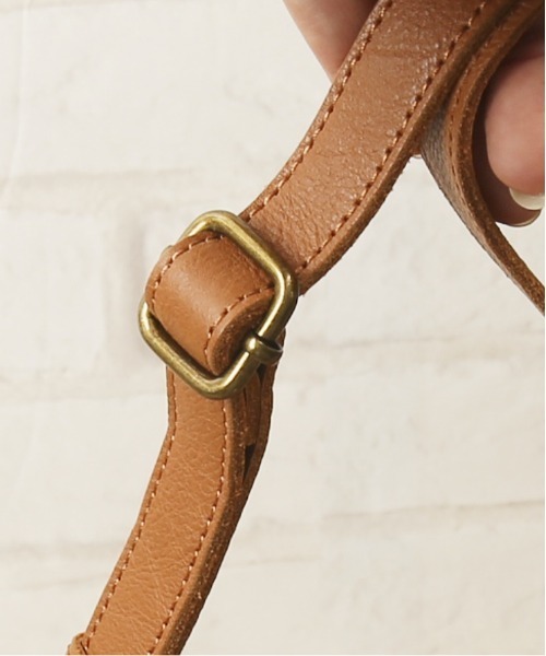 toleur(トーラ)の「toleur カウレザーミニショルダー(ショルダーバッグ・レディース・ブラック/グレイッシュベージュ/ワイン・FREE)」の14枚目の写真