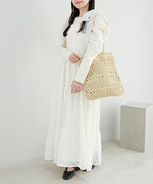 MAJESTIC LEGON(マジェスティックレゴン)の「フラワーペーパーバッグ(ショルダーバッグ・レディース・アイボリー・FREE)」の2枚目の写真