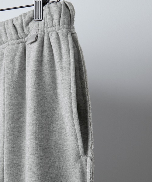 RUUBON（ルーボン）の「【RUUBON】deep tuck wide sweat pants / ディープタックワイドスウェットパンツ（スウェットパンツ・メンズ・ブラック/グレー・L/M/S）」の3枚目の写真