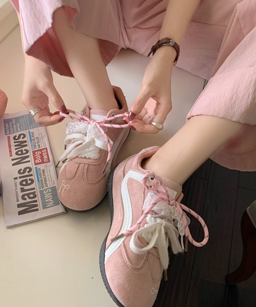 Sibra（シブラ）の「遊び心くすぐる刺繍×レトロカラーのヴィンテージ風スニーカー（スニーカー・レディース・ブラウン/レッド/ブルー/ピンク・L/M/S/24/23.5/23/22.5/24.5）」の3枚目の写真