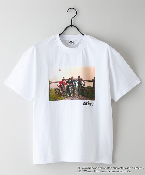 JEANS MATE（ジーンズメイト）の「【The Goonies/グーニーズ】プリントTシャツ ドロップショルダー オーバーサイズ（Tシャツ/カットソー・メンズ・ホワイト/スミクロ・MEDIUM/LARGE/X-LARGE）」の9枚目の写真