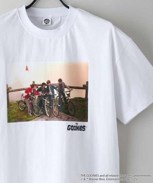 JEANS MATE（ジーンズメイト）の「【The Goonies/グーニーズ】プリントTシャツ ドロップショルダー オーバーサイズ（Tシャツ/カットソー・メンズ・ホワイト/スミクロ・MEDIUM/LARGE/X-LARGE）」の7枚目の写真