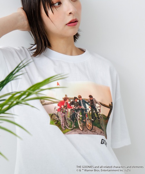 JEANS MATE（ジーンズメイト）の「【The Goonies/グーニーズ】プリントTシャツ ドロップショルダー オーバーサイズ（Tシャツ/カットソー・メンズ・ホワイト/スミクロ・MEDIUM/LARGE/X-LARGE）」の22枚目の写真