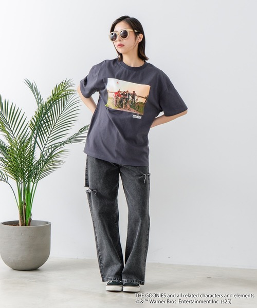 JEANS MATE（ジーンズメイト）の「【The Goonies/グーニーズ】プリントTシャツ ドロップショルダー オーバーサイズ（Tシャツ/カットソー・メンズ・ホワイト/スミクロ・MEDIUM/LARGE/X-LARGE）」の20枚目の写真