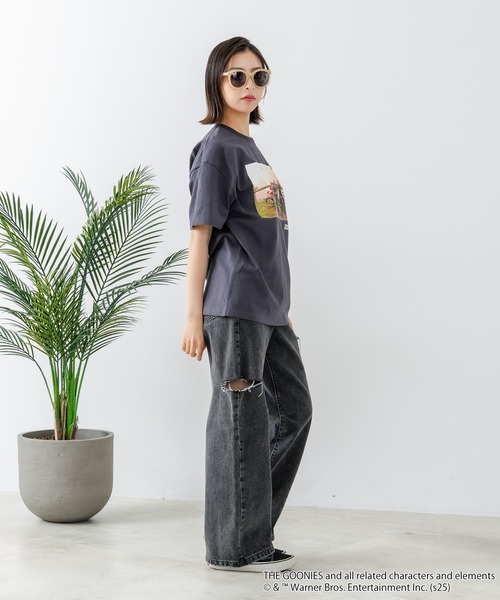 JEANS MATE（ジーンズメイト）の「【The Goonies/グーニーズ】プリントTシャツ ドロップショルダー オーバーサイズ（Tシャツ/カットソー・メンズ・ホワイト/スミクロ・MEDIUM/LARGE/X-LARGE）」の17枚目の写真