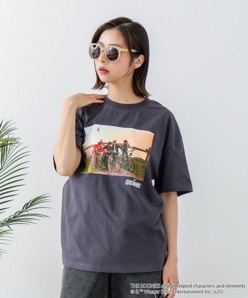 JEANS MATE（ジーンズメイト）の「【The Goonies/グーニーズ】プリントTシャツ ドロップショルダー オーバーサイズ（Tシャツ/カットソー・メンズ・ホワイト/スミクロ・MEDIUM/LARGE/X-LARGE）」の15枚目の写真