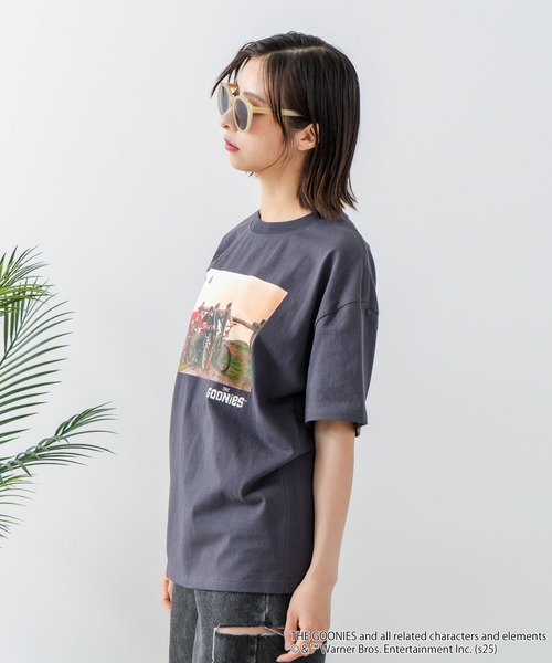 JEANS MATE（ジーンズメイト）の「【The Goonies/グーニーズ】プリントTシャツ ドロップショルダー オーバーサイズ（Tシャツ/カットソー・メンズ・ホワイト/スミクロ・MEDIUM/LARGE/X-LARGE）」の14枚目の写真