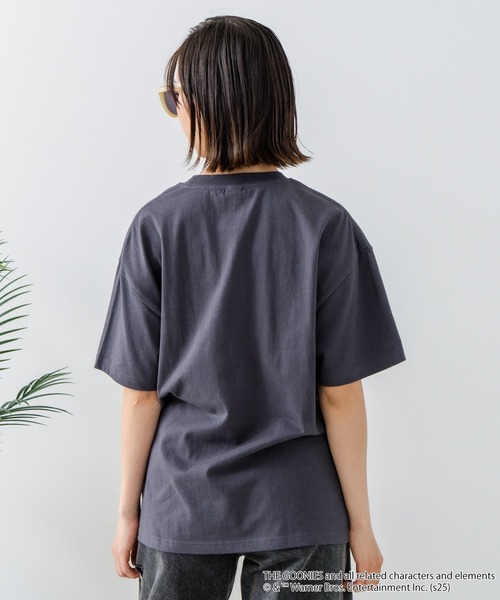 JEANS MATE（ジーンズメイト）の「【The Goonies/グーニーズ】プリントTシャツ ドロップショルダー オーバーサイズ（Tシャツ/カットソー・メンズ・ホワイト/スミクロ・MEDIUM/LARGE/X-LARGE）」の13枚目の写真