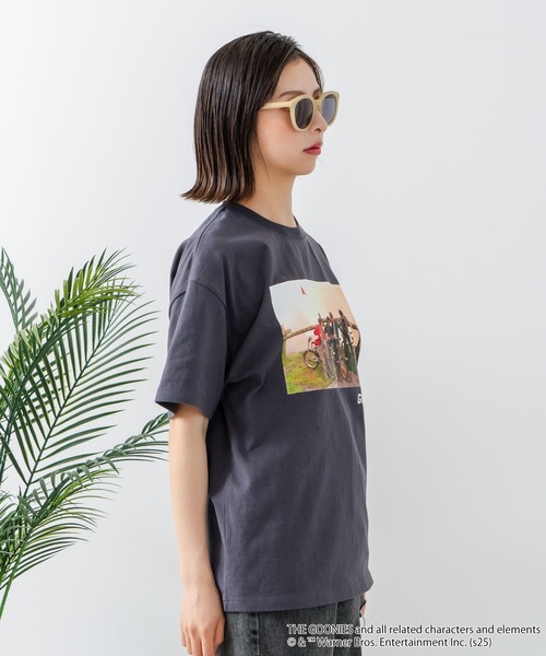 JEANS MATE（ジーンズメイト）の「【The Goonies/グーニーズ】プリントTシャツ ドロップショルダー オーバーサイズ（Tシャツ/カットソー・メンズ・ホワイト/スミクロ・MEDIUM/LARGE/X-LARGE）」の12枚目の写真