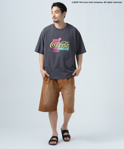 Coca Cola（コカコーラ）の「【Coca-Cola／BAYFLOW】USAコットンプリント半袖Tシャツ（Tシャツ/カットソー・メンズ・チャコール/レッド・MEDIUM/LARGE）」の3枚目の写真