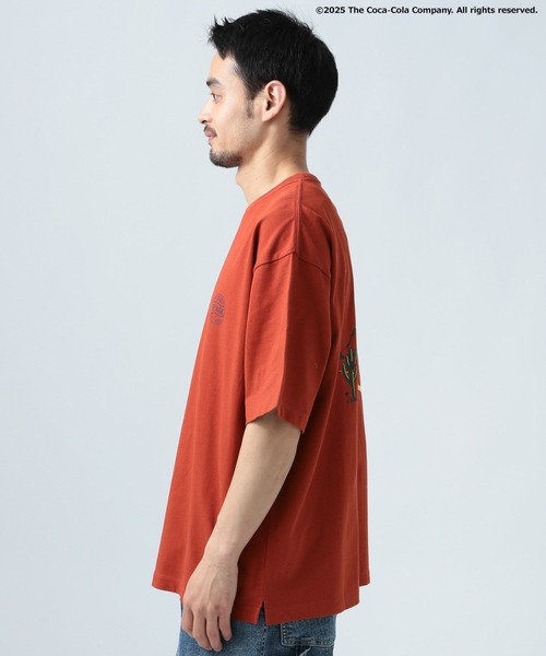 Coca Cola（コカコーラ）の「【Coca-Cola／BAYFLOW】USAコットンプリント半袖Tシャツ（Tシャツ/カットソー・メンズ・チャコール/レッド・MEDIUM/LARGE）」の9枚目の写真