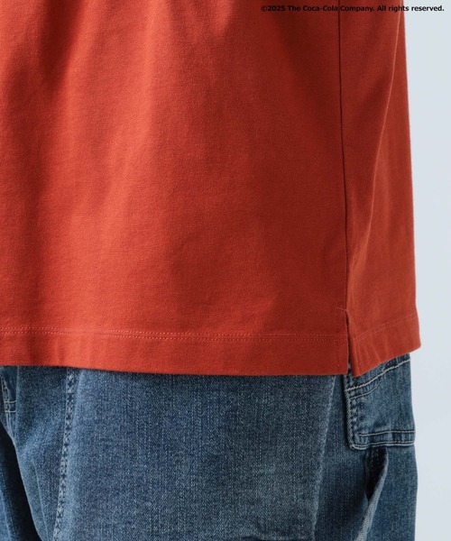 Coca Cola（コカコーラ）の「【Coca-Cola／BAYFLOW】USAコットンプリント半袖Tシャツ（Tシャツ/カットソー・メンズ・チャコール/レッド・MEDIUM/LARGE）」の5枚目の写真